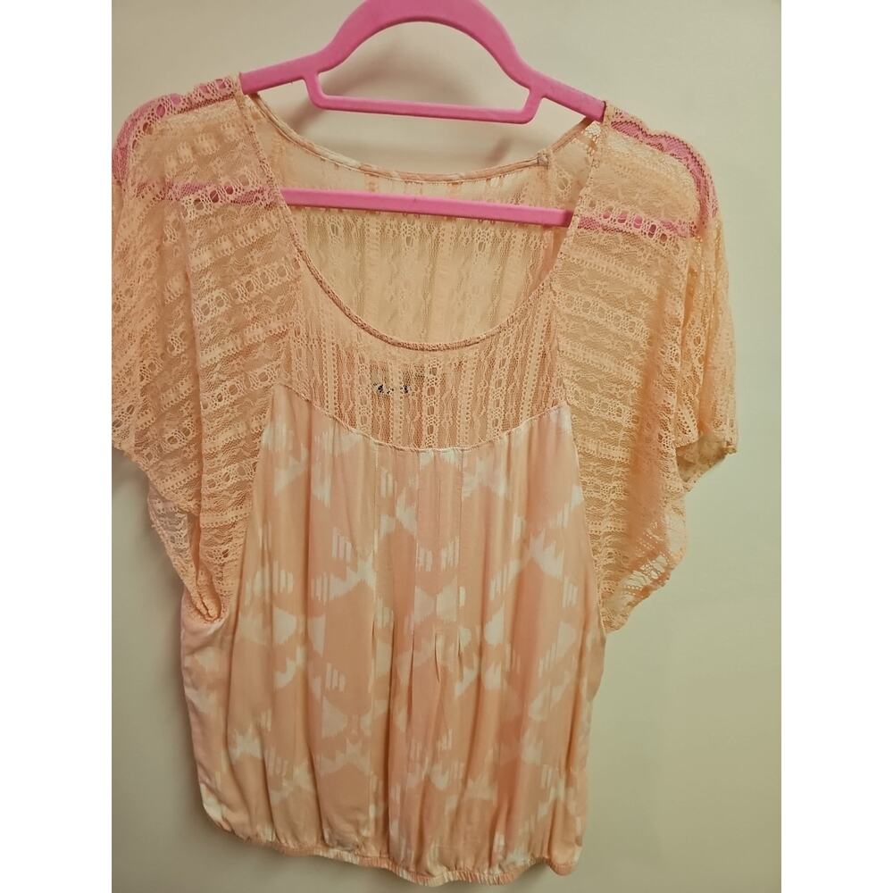 Mudd Peach And White Blouse With Wide Lace Sleeves Elastic Waist Size L